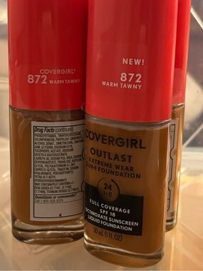 CoverGirl Outlast 3-in-1 Foundation 872 Warm Tawny SPF 18 New